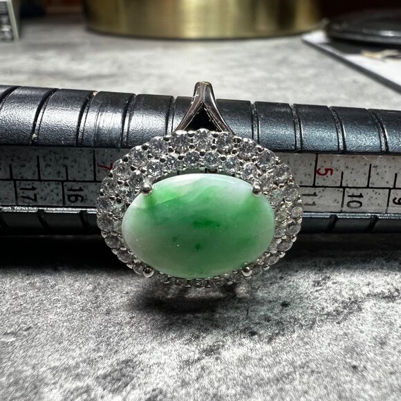 Green Jade gemstone on .025 sterling silver band, size 6 - Picture 6 of 6